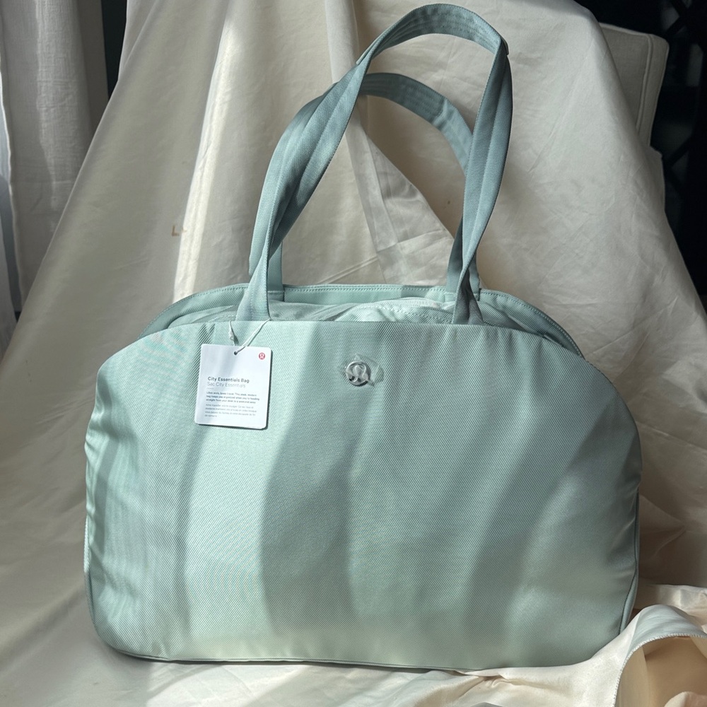 🍋 Lululemon City Essentials Bag 🍋